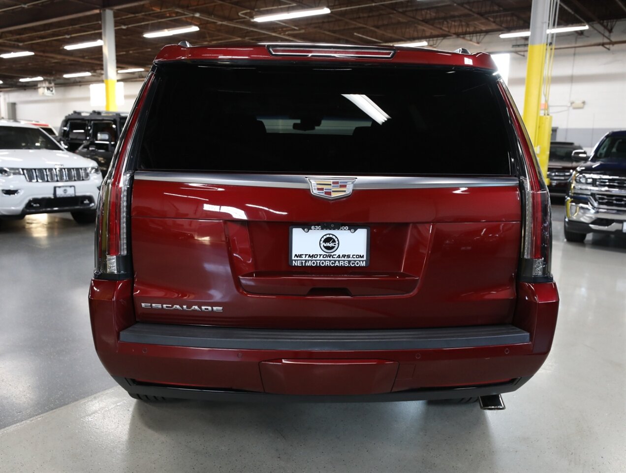 2018 Cadillac Escalade Premium Luxury 4WD - Photo 10 - Addison, IL 60101