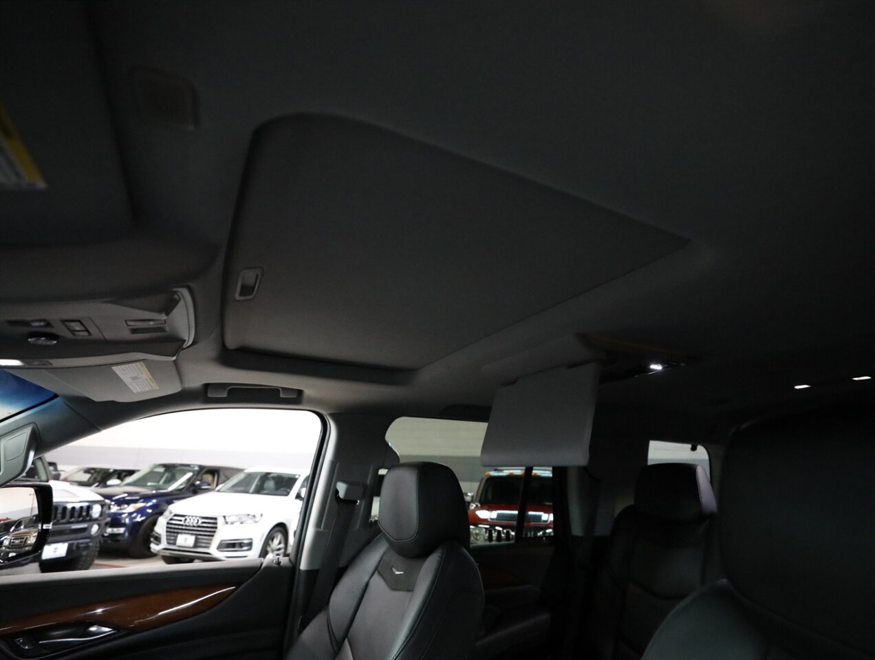 2018 Cadillac Escalade Premium Luxury 4WD - Photo 38 - Addison, IL 60101