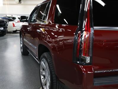 2018 Cadillac Escalade Premium Luxury 4WD - Photo 13 - Addison, IL 60101