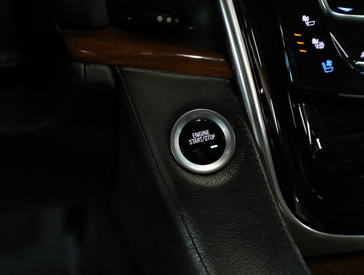 2018 Cadillac Escalade Premium Luxury 4WD - Photo 40 - Addison, IL 60101