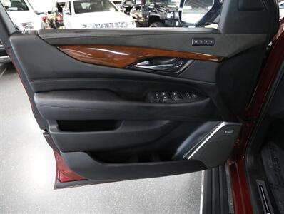 2018 Cadillac Escalade Premium Luxury 4WD - Photo 33 - Addison, IL 60101