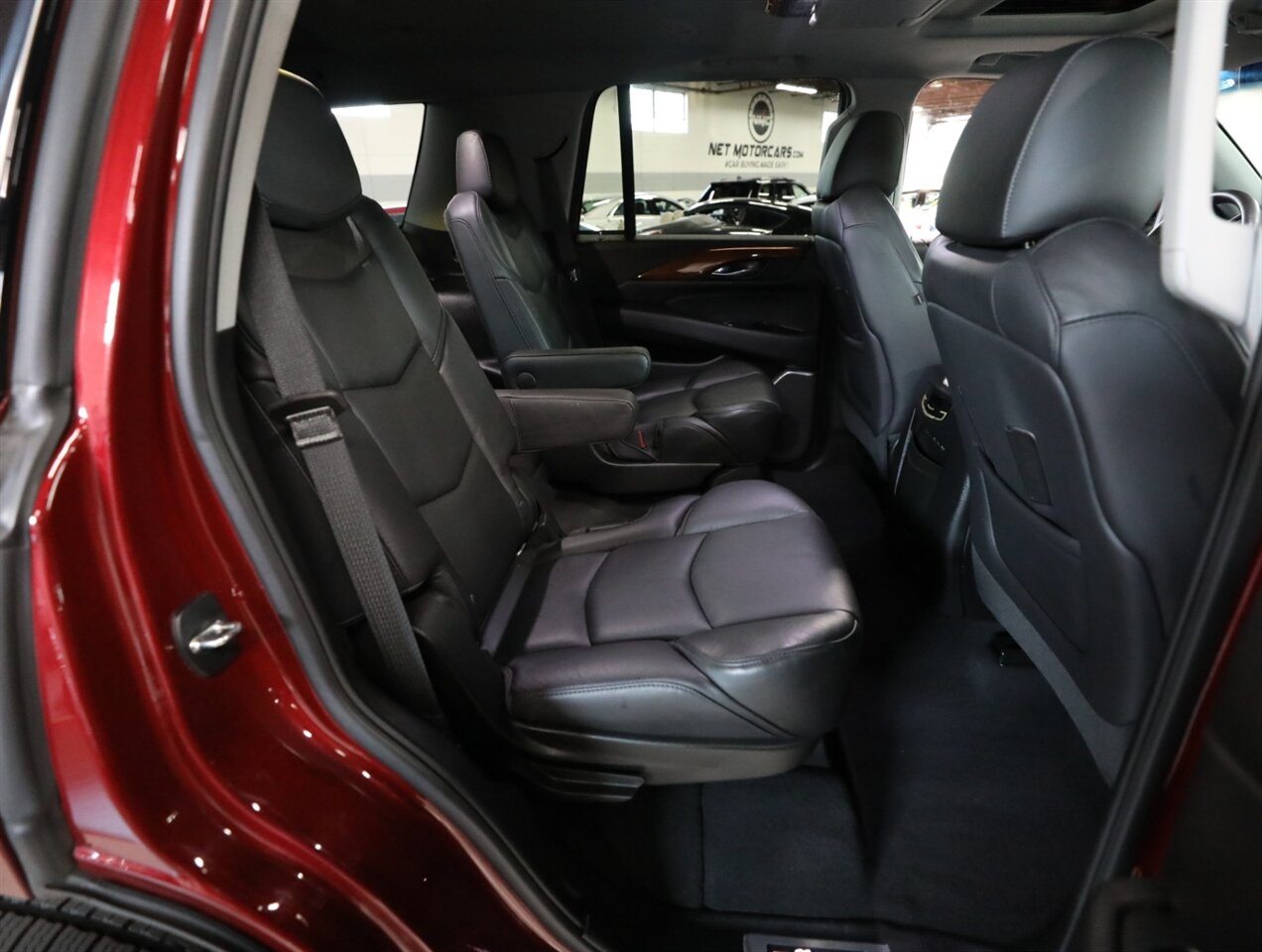 2018 Cadillac Escalade Premium Luxury 4WD - Photo 21 - Addison, IL 60101