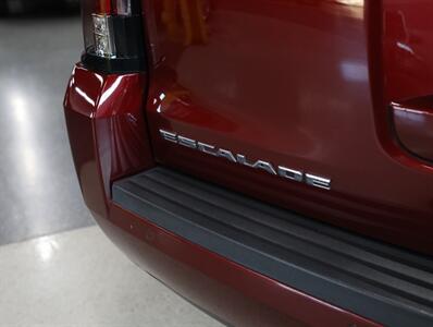 2018 Cadillac Escalade Premium Luxury 4WD - Photo 11 - Addison, IL 60101