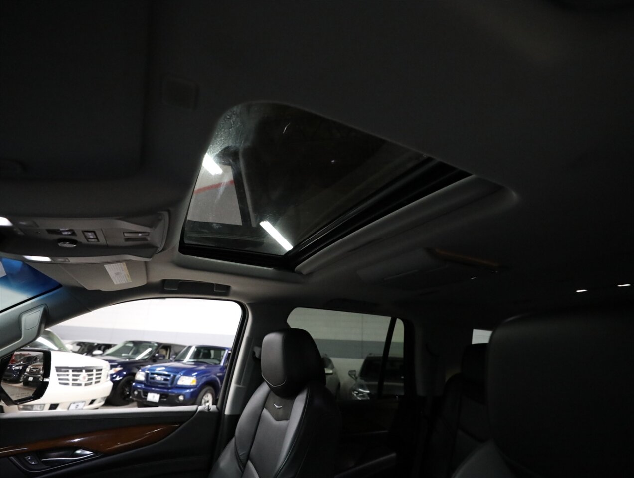 2018 Cadillac Escalade Luxury 4WD - Photo 37 - Addison, IL 60101