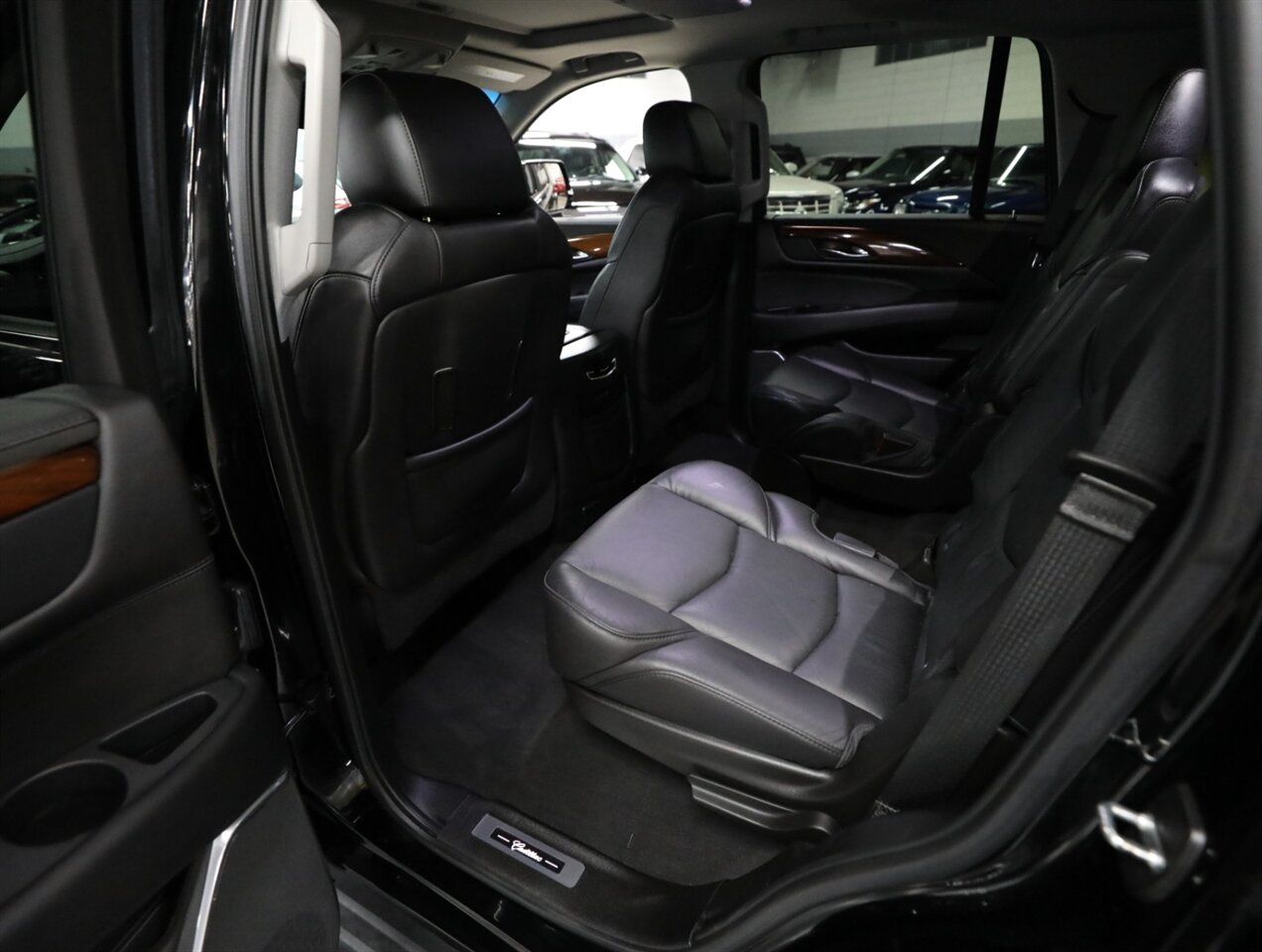 2018 Cadillac Escalade Luxury 4WD - Photo 28 - Addison, IL 60101