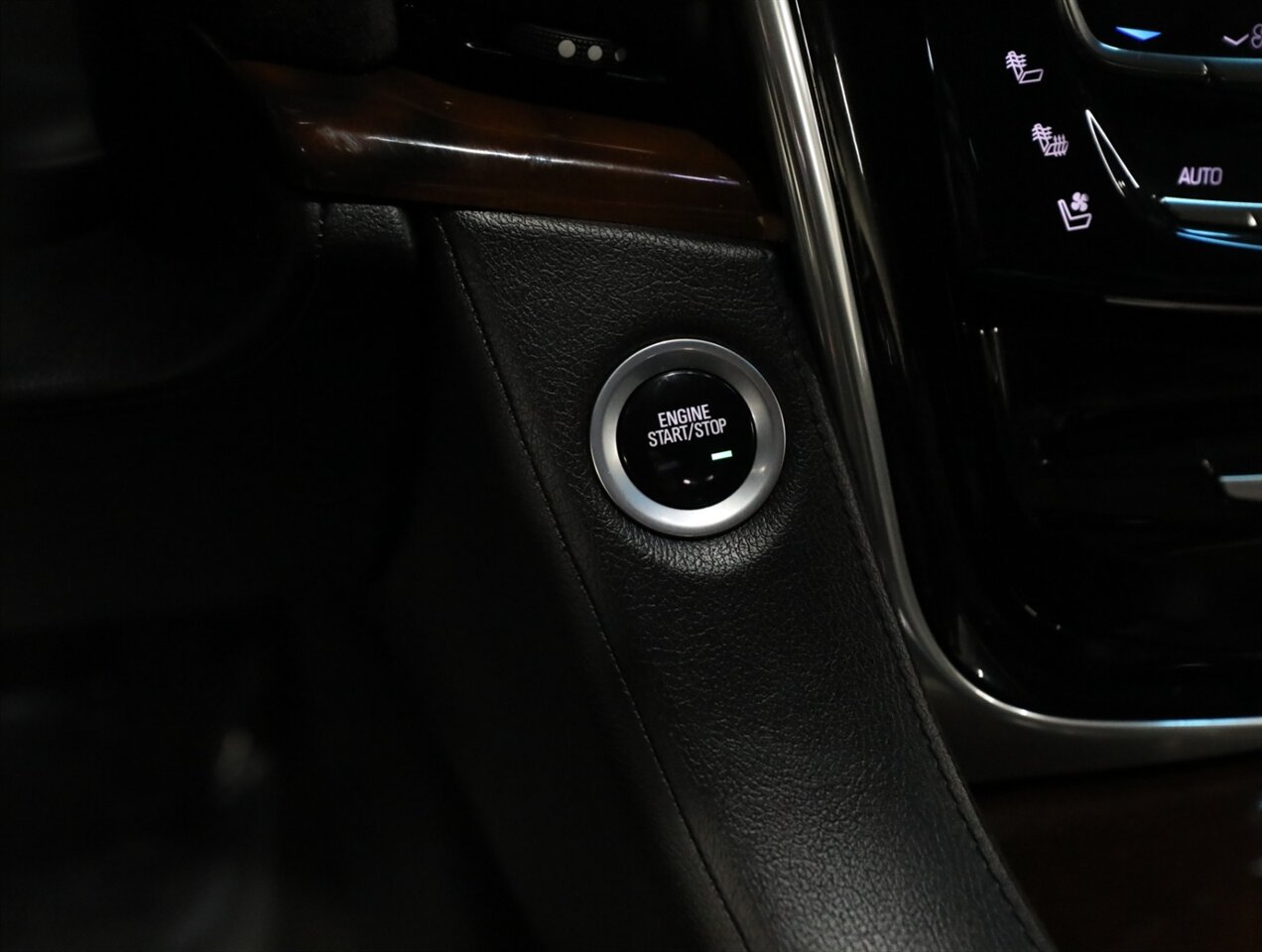 2018 Cadillac Escalade Luxury 4WD - Photo 39 - Addison, IL 60101