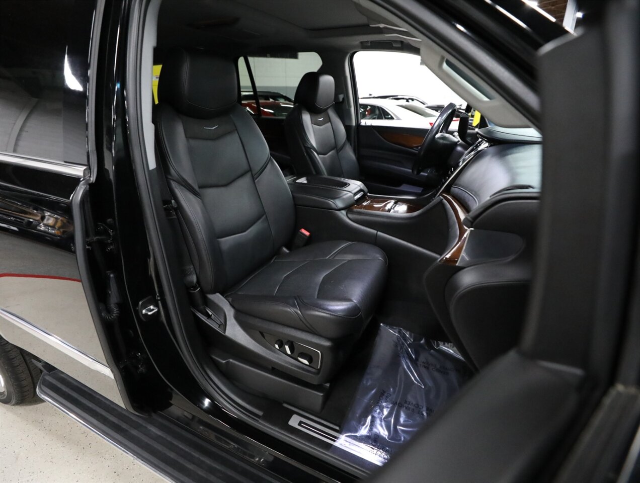 2018 Cadillac Escalade Luxury 4WD - Photo 17 - Addison, IL 60101