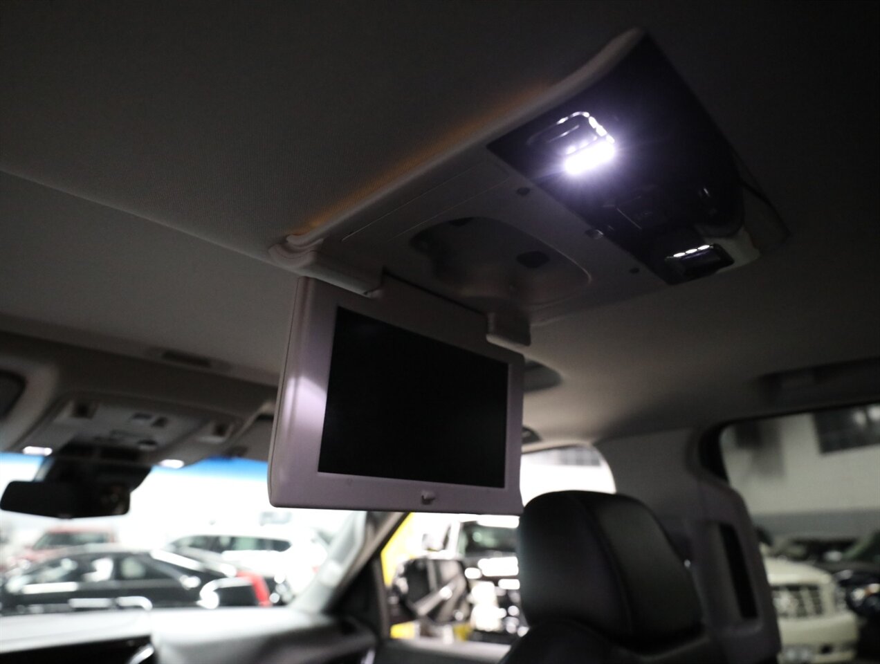 2018 Cadillac Escalade Luxury 4WD - Photo 30 - Addison, IL 60101