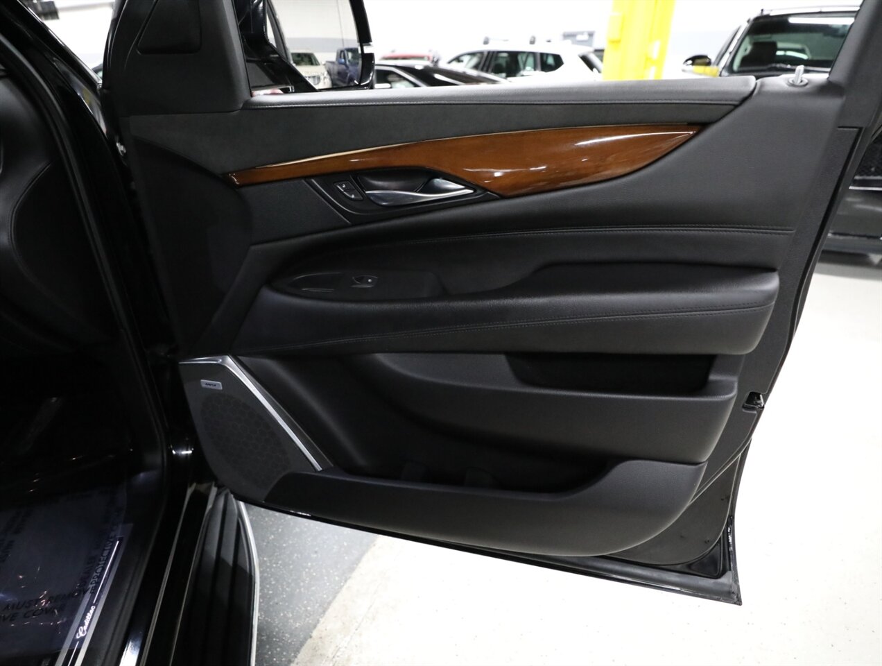 2018 Cadillac Escalade Luxury 4WD - Photo 15 - Addison, IL 60101