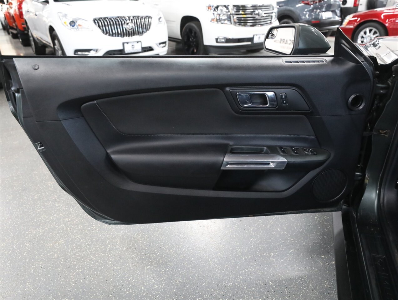 2016 Ford Mustang V6 Convertible - Photo 22 - Addison, IL 60101