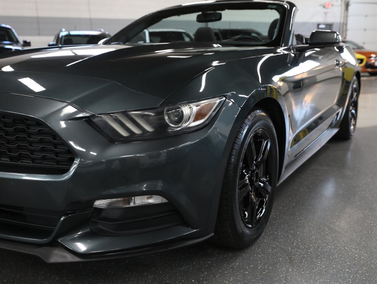 2016 Ford Mustang V6 Convertible - Photo 5 - Addison, IL 60101