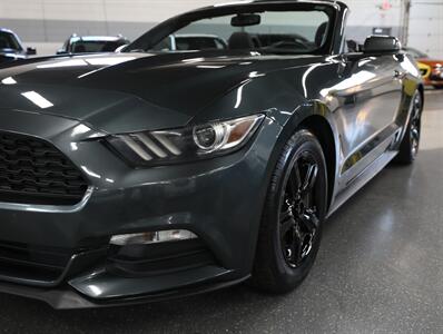2016 Ford Mustang V6 Convertible - Photo 5 - Addison, IL 60101