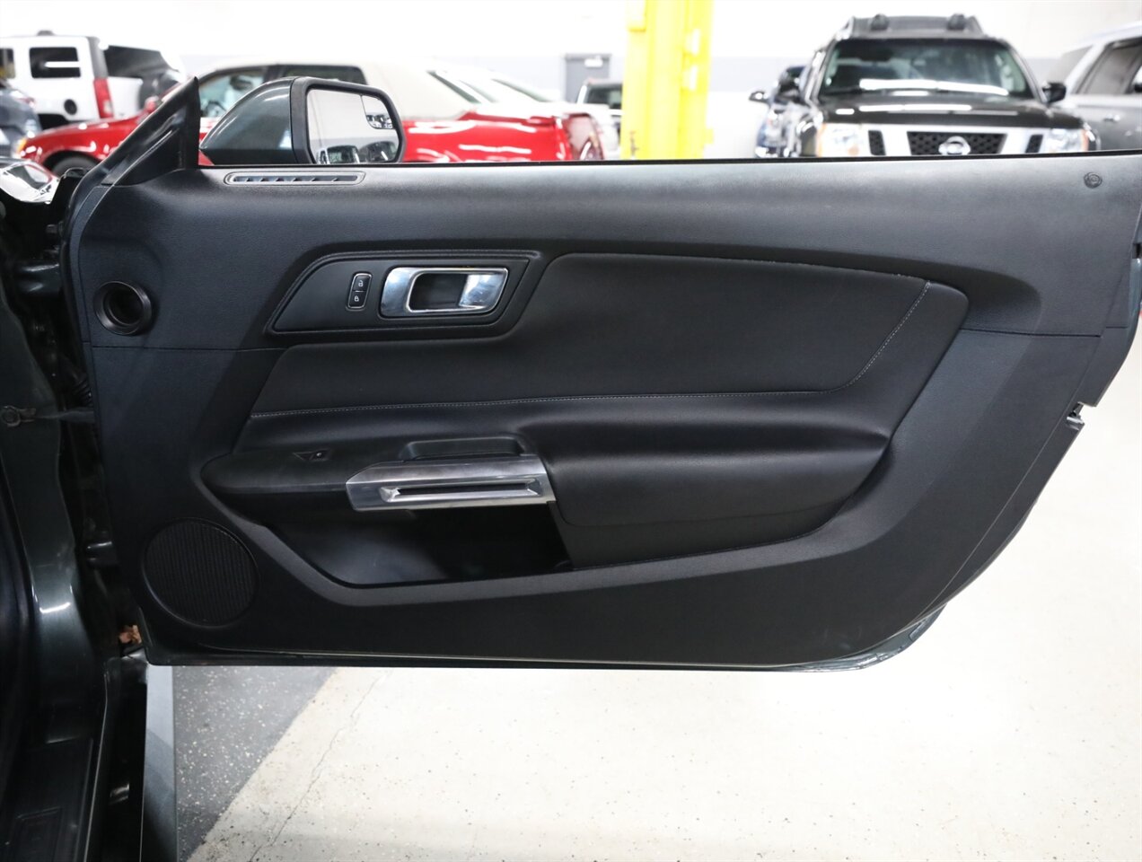 2016 Ford Mustang V6 Convertible - Photo 16 - Addison, IL 60101