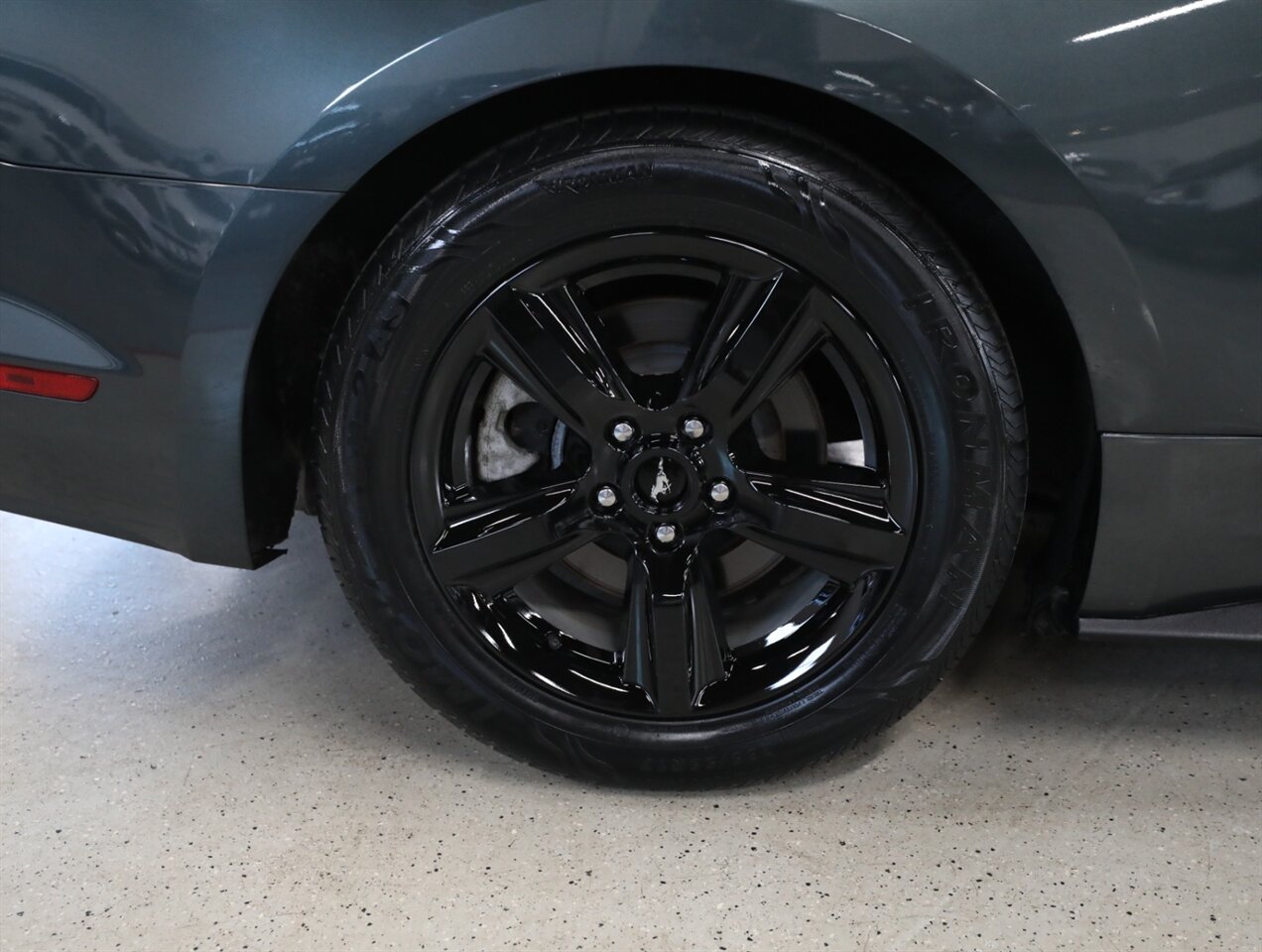 2016 Ford Mustang V6 Convertible - Photo 42 - Addison, IL 60101