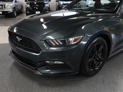 2016 Ford Mustang V6 Convertible - Photo 3 - Addison, IL 60101