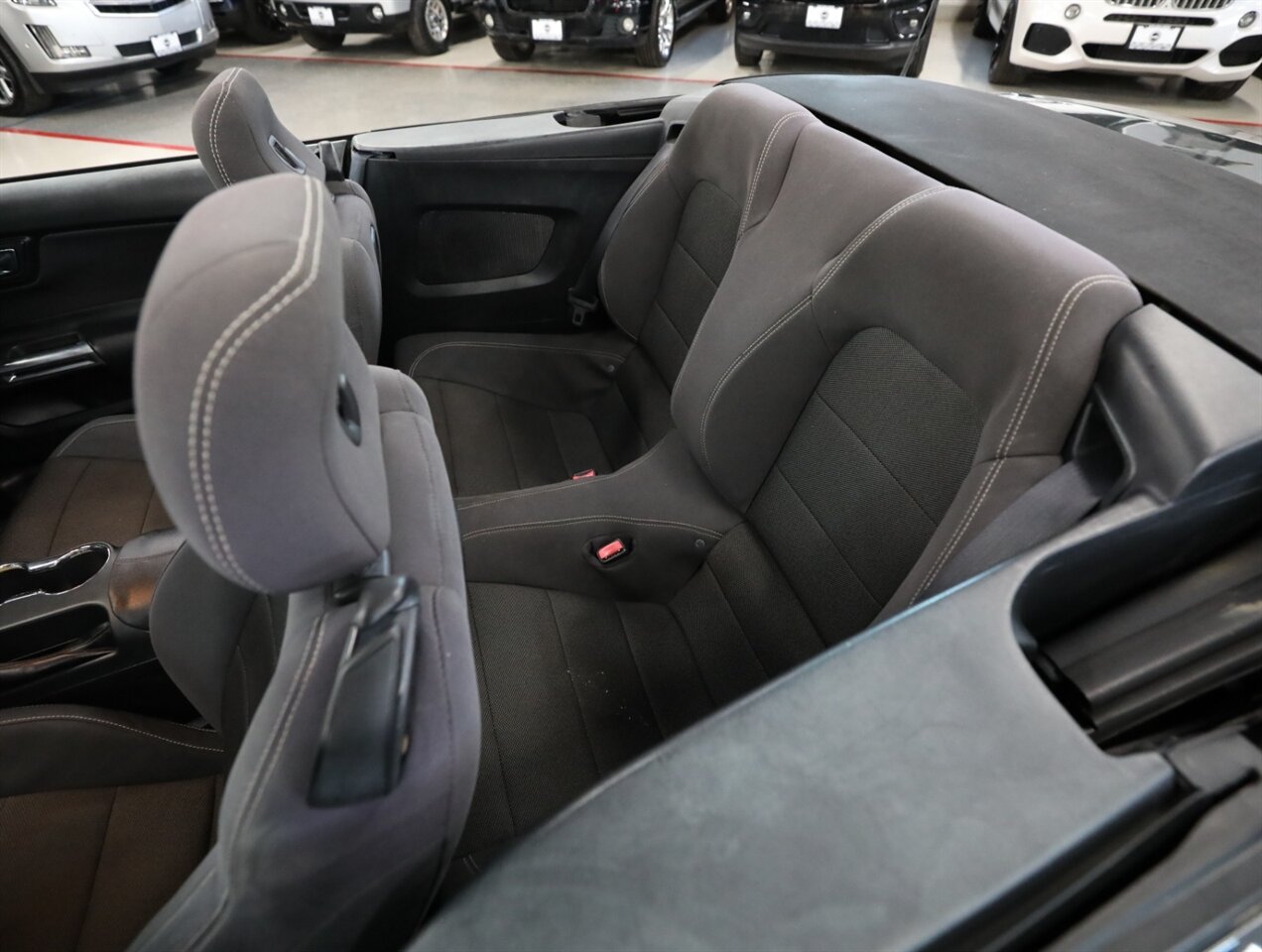 2016 Ford Mustang V6 Convertible - Photo 21 - Addison, IL 60101