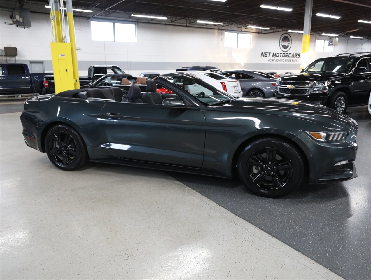 2016 Ford Mustang V6 Convertible - Photo 8 - Addison, IL 60101