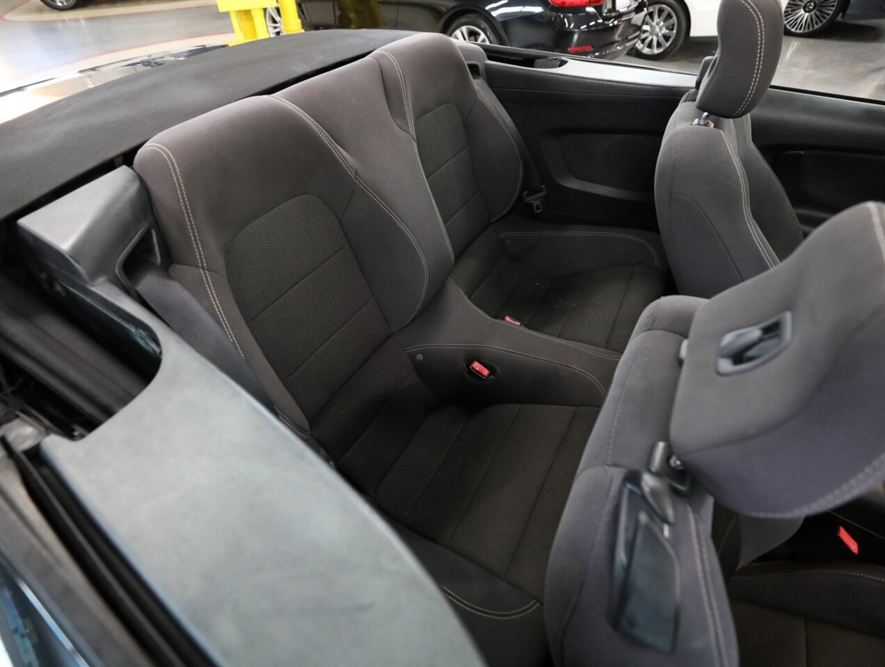 2016 Ford Mustang V6 Convertible - Photo 19 - Addison, IL 60101