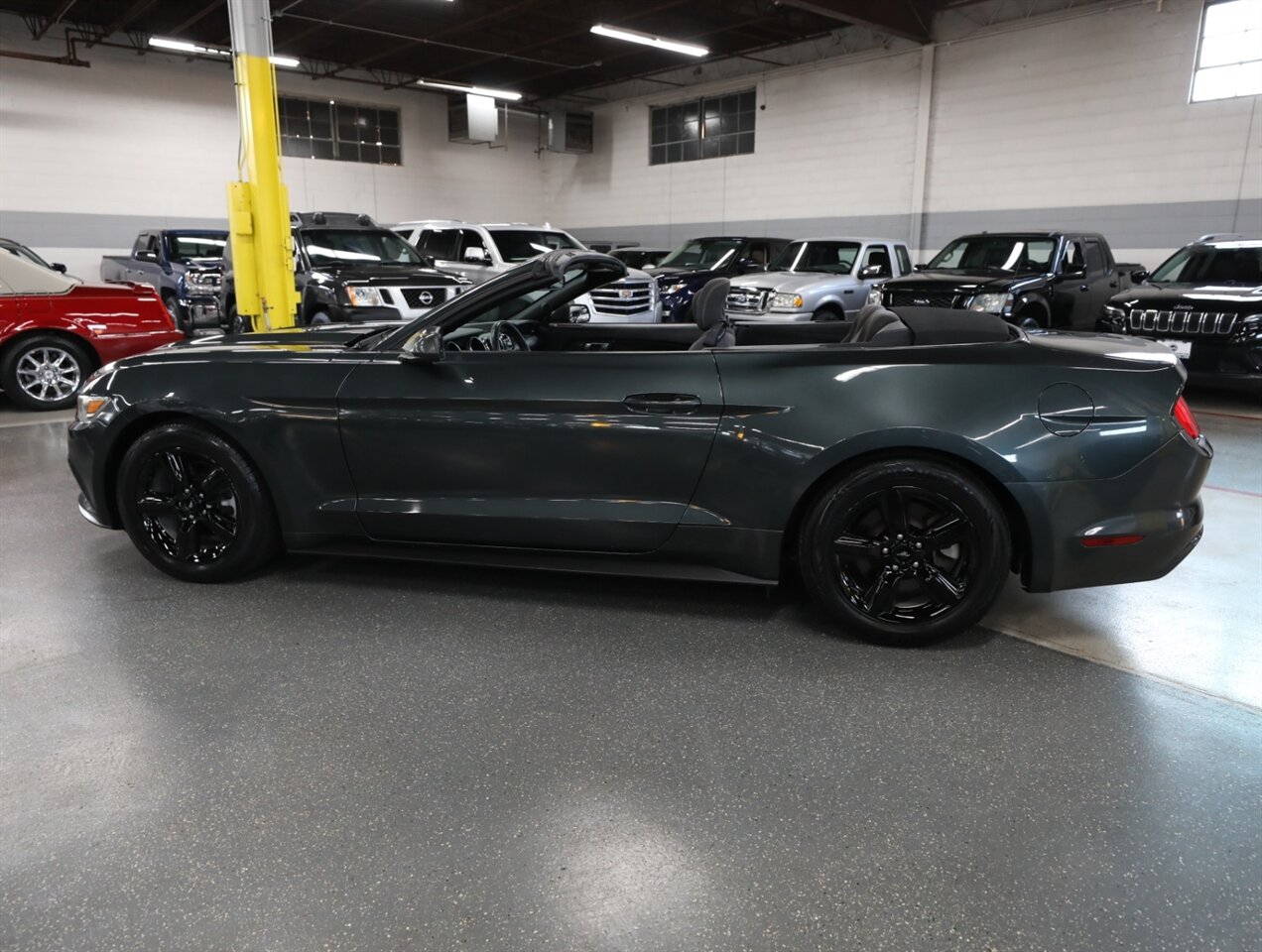 2016 Ford Mustang V6 Convertible - Photo 14 - Addison, IL 60101