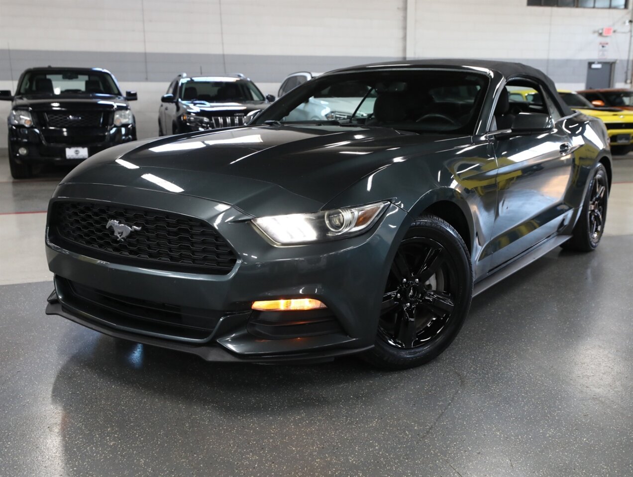 2016 Ford Mustang V6 Convertible - Photo 36 - Addison, IL 60101