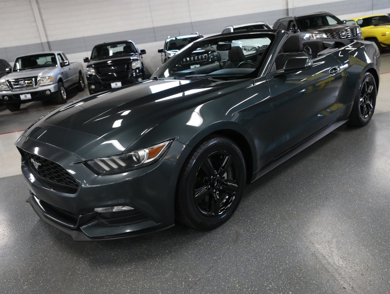 2016 Ford Mustang V6 Convertible - Photo 4 - Addison, IL 60101