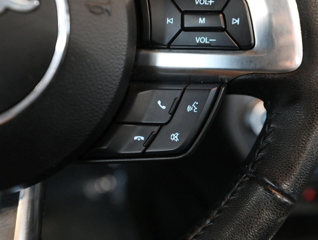 2016 Ford Mustang V6 Convertible - Photo 29 - Addison, IL 60101