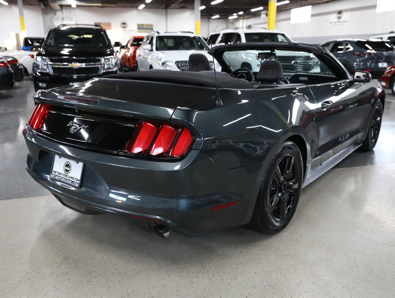 2016 Ford Mustang V6 Convertible - Photo 9 - Addison, IL 60101