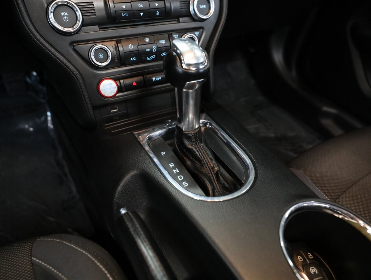 2016 Ford Mustang V6 Convertible - Photo 25 - Addison, IL 60101