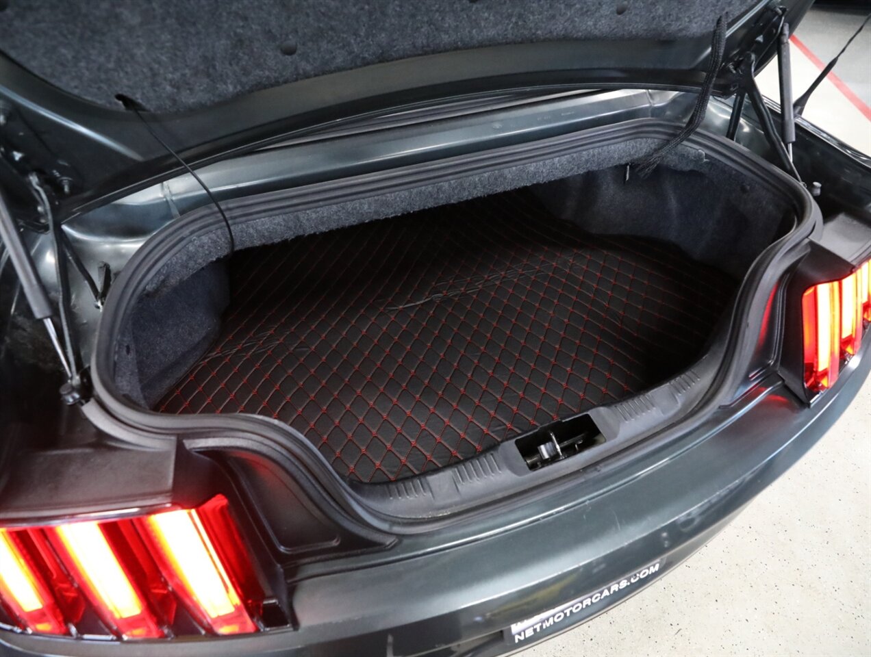 2016 Ford Mustang V6 Convertible - Photo 20 - Addison, IL 60101