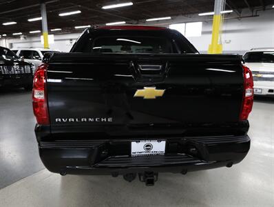 2013 Chevrolet Avalanche LT Black Diamond 4X4   - Photo 11 - Addison, IL 60101