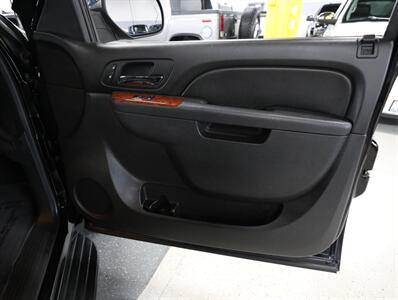2013 Chevrolet Avalanche LT Black Diamond 4X4   - Photo 17 - Addison, IL 60101