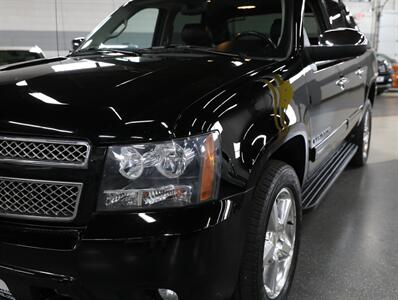 2013 Chevrolet Avalanche LT Black Diamond 4X4   - Photo 5 - Addison, IL 60101