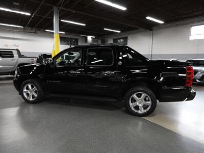 2013 Chevrolet Avalanche LT Black Diamond 4X4   - Photo 16 - Addison, IL 60101