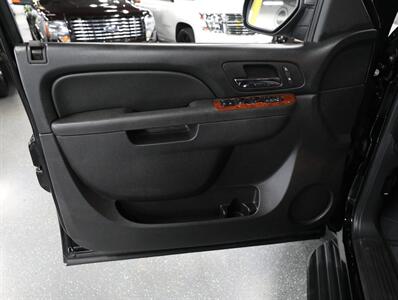 2013 Chevrolet Avalanche LT Black Diamond 4X4   - Photo 27 - Addison, IL 60101