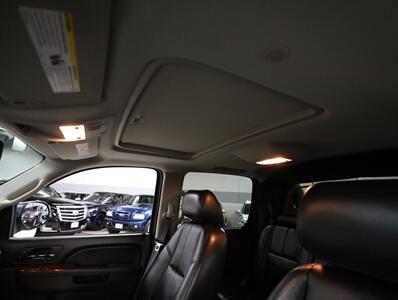 2013 Chevrolet Avalanche LT Black Diamond 4X4   - Photo 32 - Addison, IL 60101