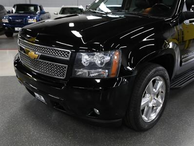 2013 Chevrolet Avalanche LT Black Diamond 4X4   - Photo 3 - Addison, IL 60101