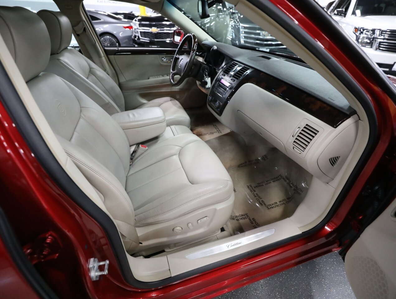 2011 Cadillac DTS Luxury Collection - Photo 18 - Addison, IL 60101