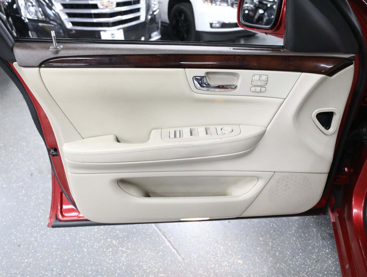 2011 Cadillac DTS Luxury Collection - Photo 28 - Addison, IL 60101