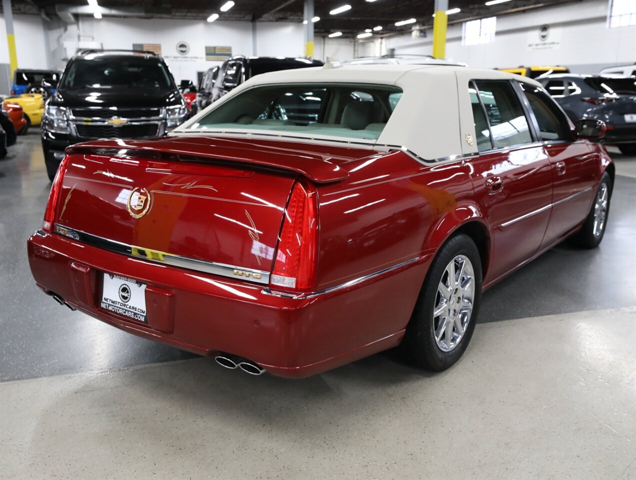 2011 Cadillac DTS Luxury Collection - Photo 9 - Addison, IL 60101