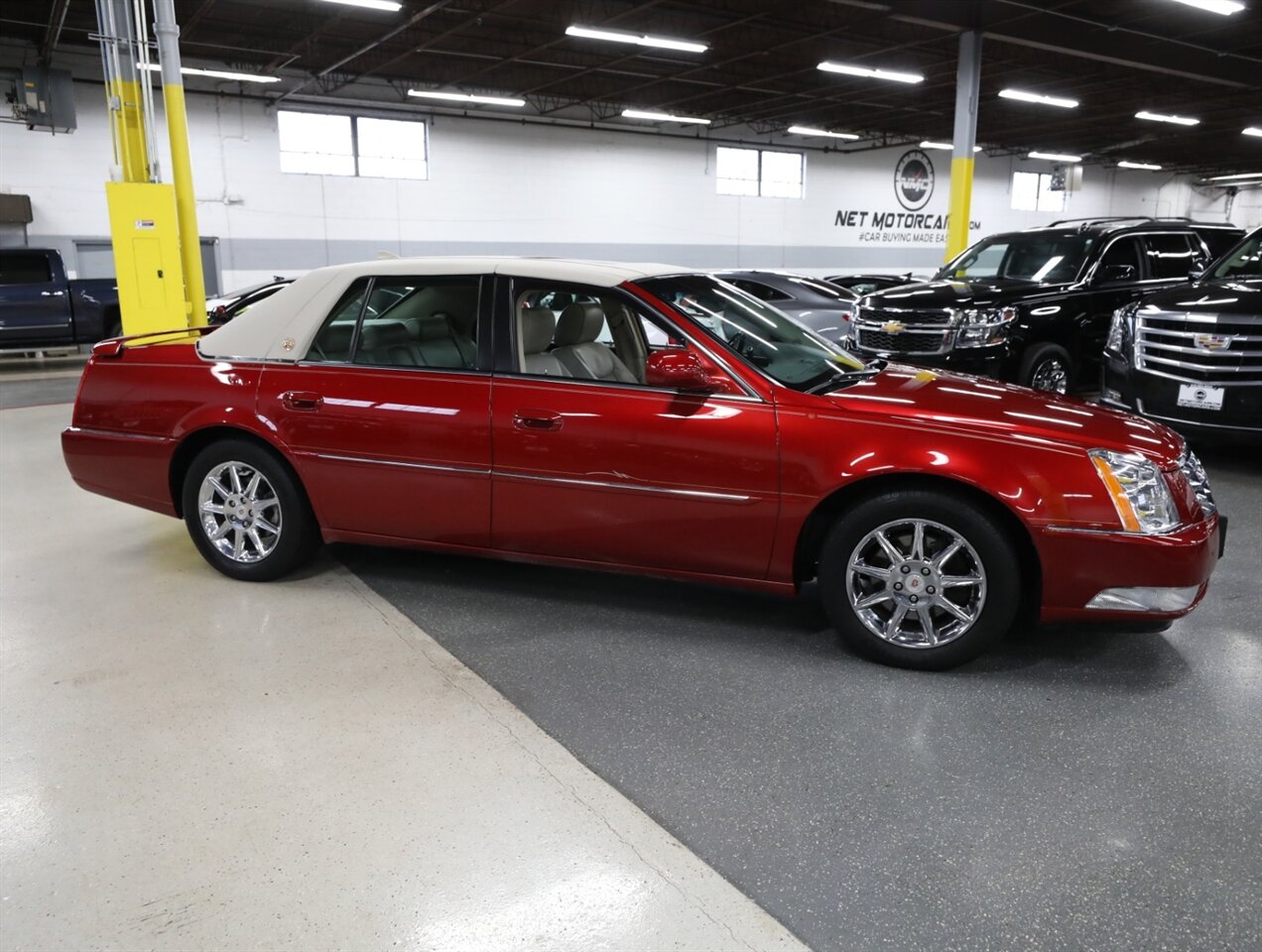 2011 Cadillac DTS Luxury Collection - Photo 8 - Addison, IL 60101