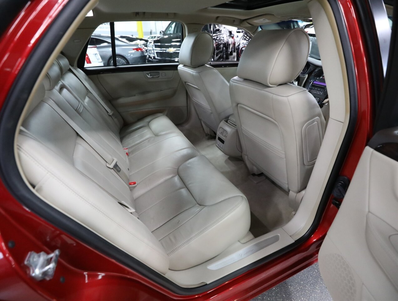 2011 Cadillac DTS Luxury Collection - Photo 21 - Addison, IL 60101