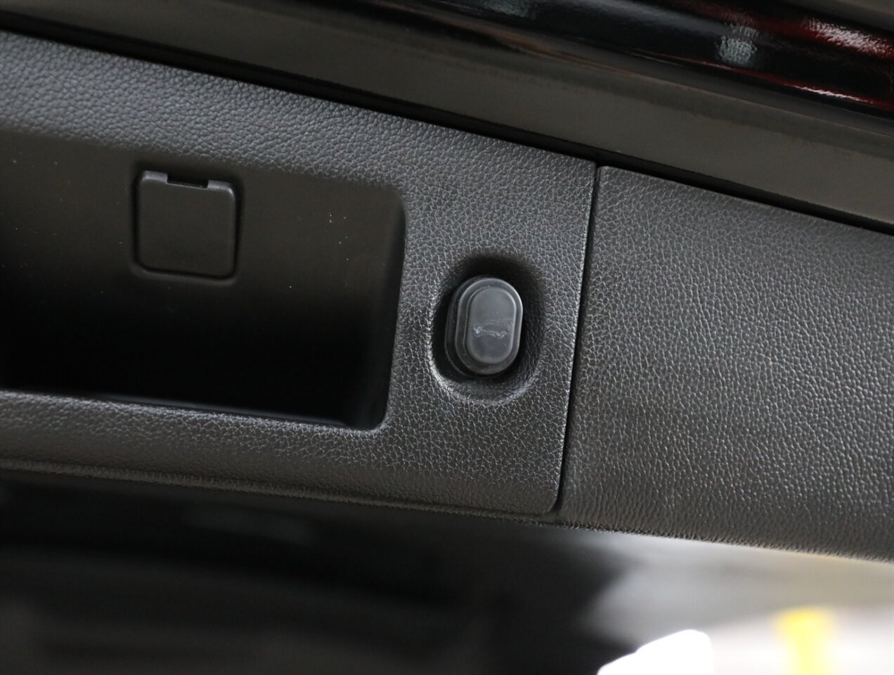 2020 Chevrolet Tahoe LT 4WD - Photo 25 - Addison, IL 60101