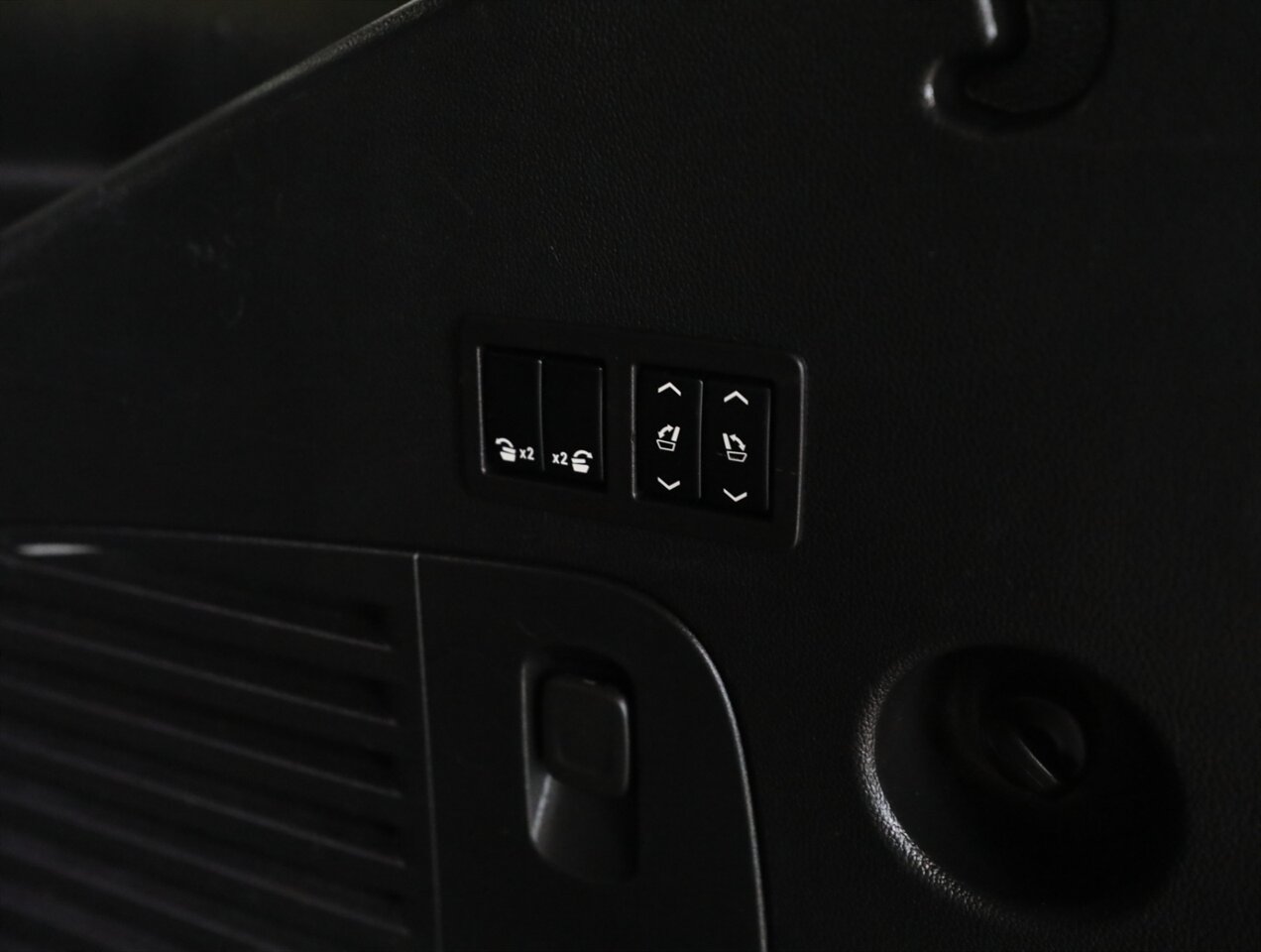 2020 Chevrolet Tahoe LT 4WD - Photo 26 - Addison, IL 60101