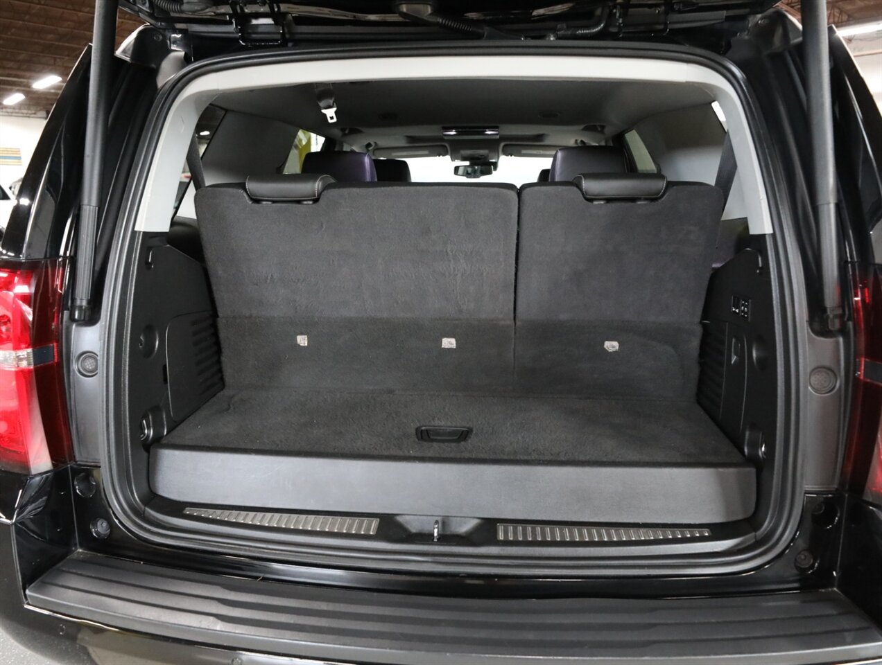 2020 Chevrolet Tahoe LT 4WD - Photo 23 - Addison, IL 60101