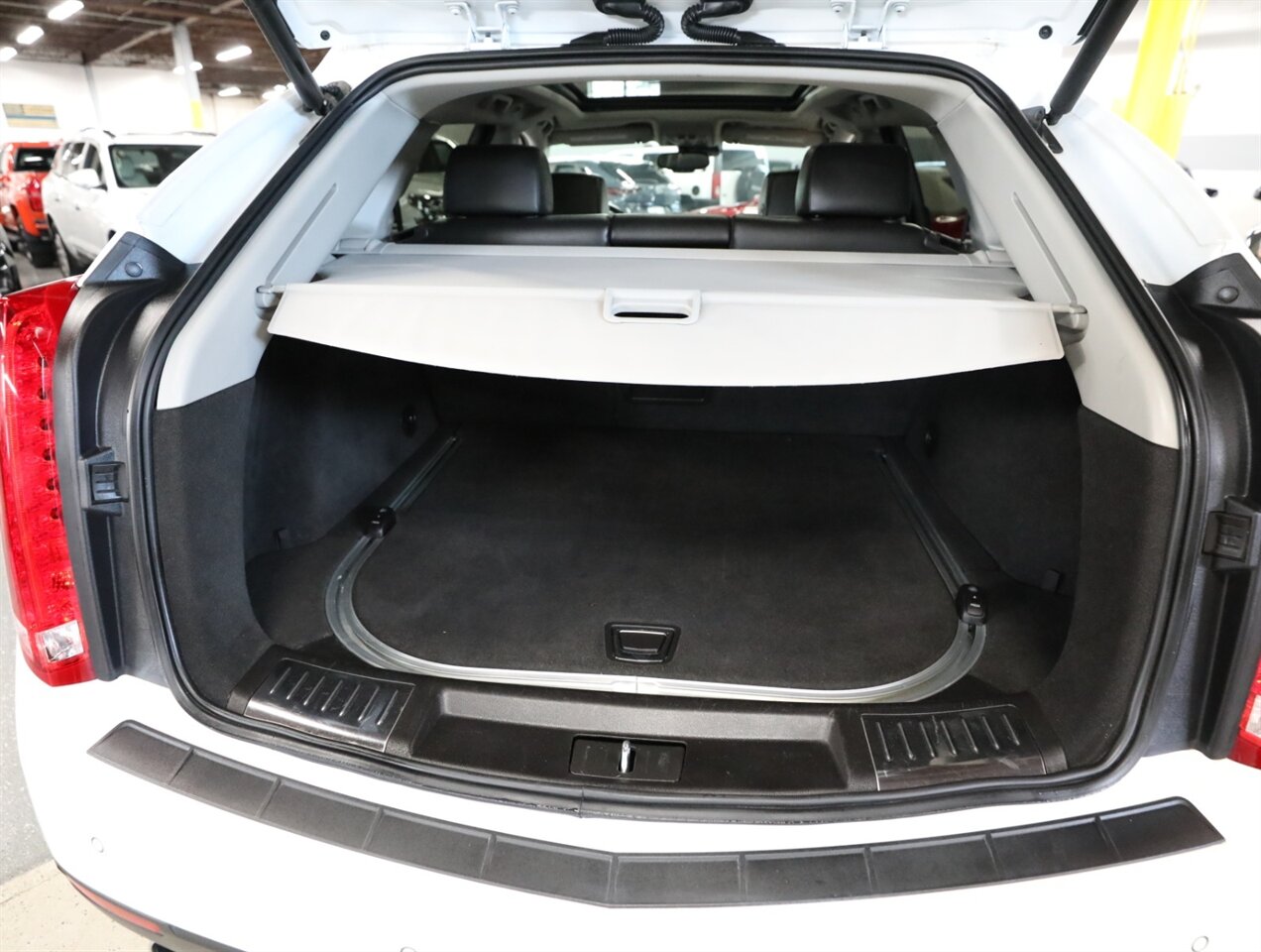 2016 Cadillac SRX Luxury Collection AWD - Photo 23 - Addison, IL 60101