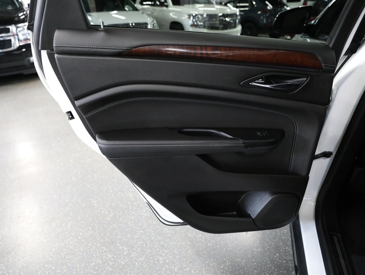 2016 Cadillac SRX Luxury Collection AWD - Photo 25 - Addison, IL 60101