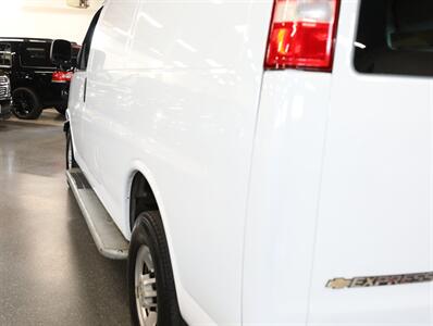 2022 Chevrolet Express 2500 Cargo Van - Photo 13 - Addison, IL 60101
