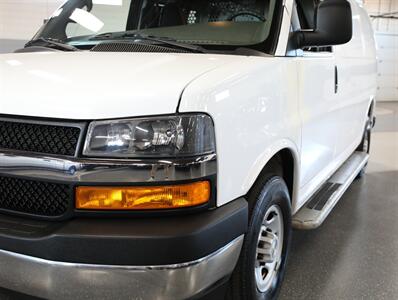 2022 Chevrolet Express 2500 Cargo Van - Photo 5 - Addison, IL 60101