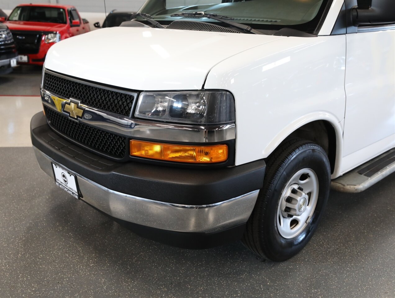 2022 Chevrolet Express 2500 Cargo Van - Photo 3 - Addison, IL 60101