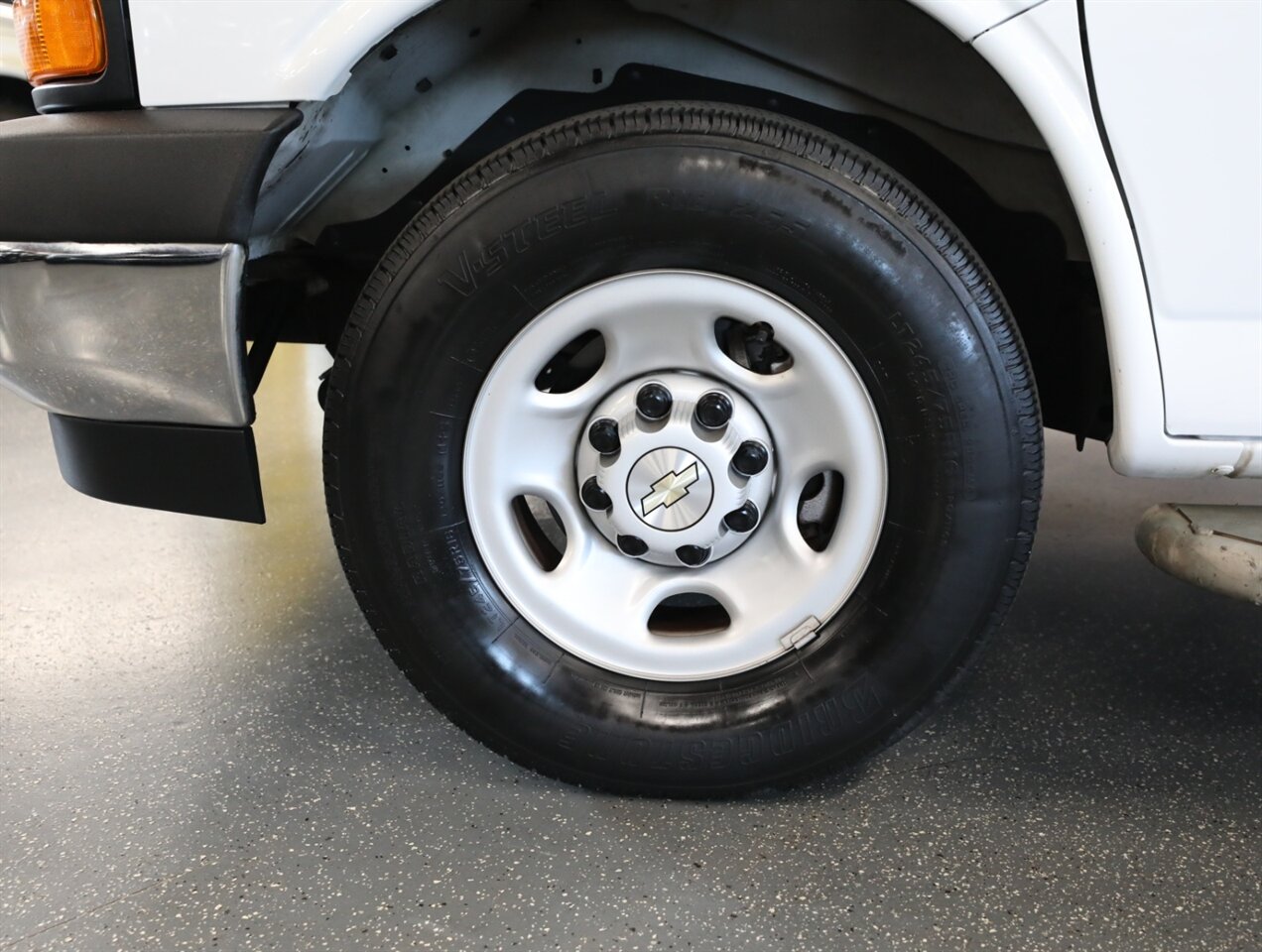 2022 Chevrolet Express 2500 Cargo Van - Photo 35 - Addison, IL 60101
